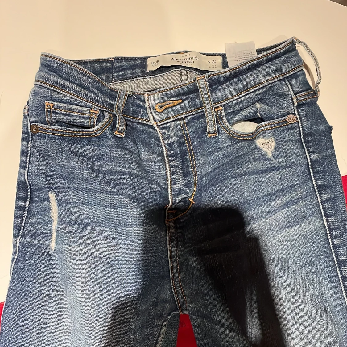Jeans med hål  - 90