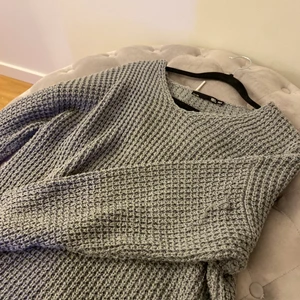 Stickad tröja  - Säljer min jättefina stickade tröja som tyvärr inte kommer till användning längre aldrig använt Dock är prisplappen borta