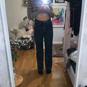 Weekday rowe jeans - Säljer pga att jag inte använder längre. Jag är 168 cm och de sitter bra i längden!😊 skriv för fler bilder och info. Pris kan diskuteras 