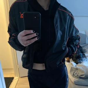 Puma-jacka - Jacka från puma. Knappt använd och inga skador. 