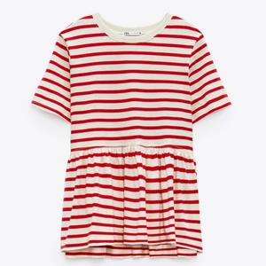 Zara tröja med volang   - Säljer min tröja från zara, använd 1 gång. Nypris 159kr. Frakten ingår inte ipriset☺️