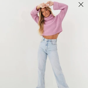 Polo tröja  - Super fin tröja från Nelly som jag fick i julklapp men den satt inte så bra på mig så då säljes den istället! Det är storlek M men kan tro att den passar st S också  den har enbart testatd en gång så den är helt ny, lappen sitter också kvar, för mer bilder kontakta mig🤍🤍 nypris 399 men säljer för 270🤍 pris kan diskuteras!!