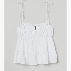 Sommar linne 💓 - Säljer mitt fina linne från h&m i storlek 36/s då den inte kommer till användning 💕 skriv gärna om ni är intresserade! (Högsta bud 110kr)