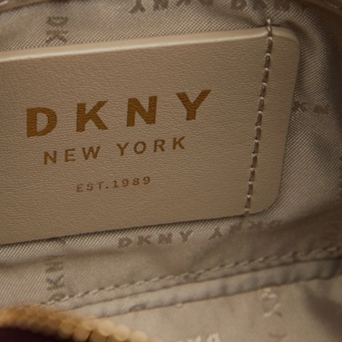 DKNY väska  - 90