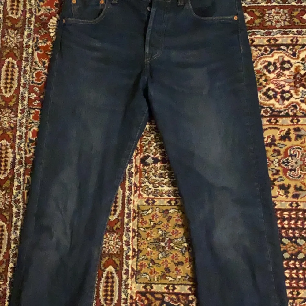 Levis 501 raka jeans storlek 30/32. Jeans & Byxor.