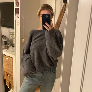 Stickad tröja, strl S - Stickad tröja från zara, så ball modell 😍 jätteskön och gosig, knappt använd 💘