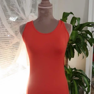 Newbody linne - Finns två stycken likadana rosa träningslinnen ifrån Newbody I storleken S. Är väldigt sköna och stretchiga och är I bra skick! 