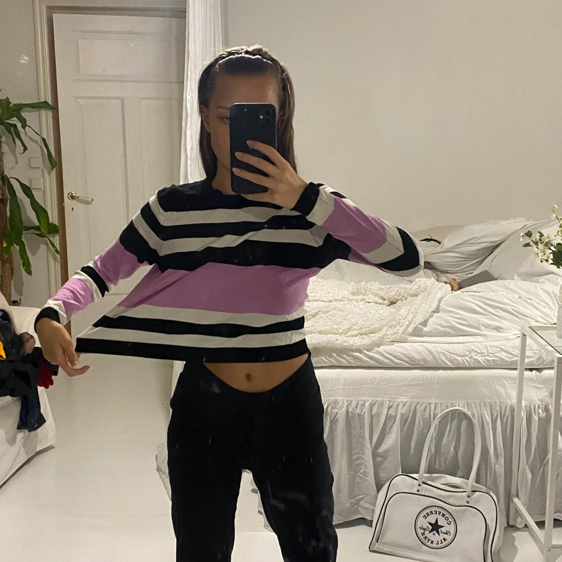 Ljus lila svart vit tröja  - 90