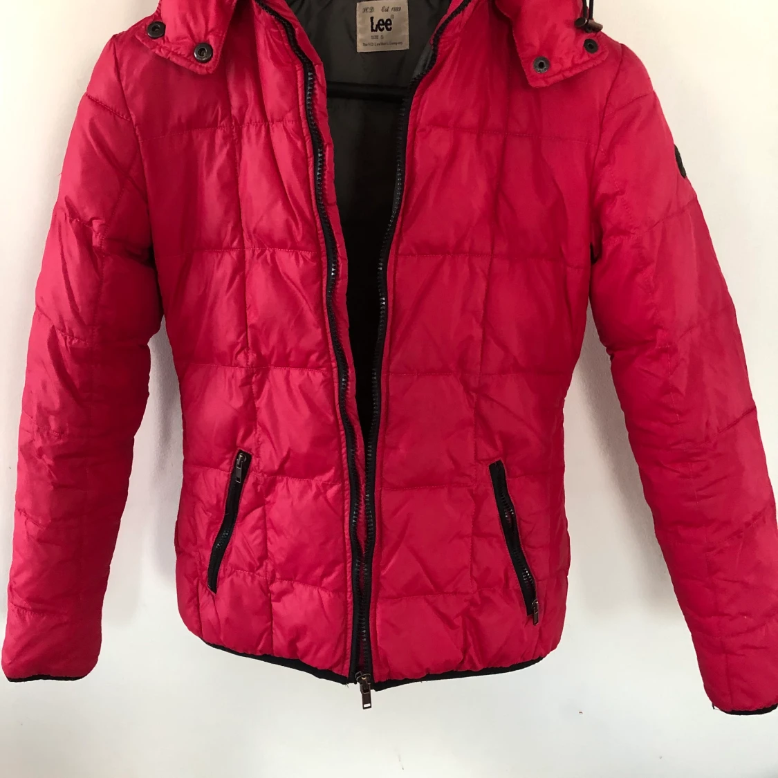 Röd Lee jacka strl s - 90