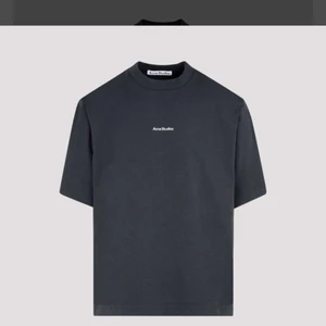 Acne - Tröja ifrån acne i stl L. Köpt för 1800 så säljer för 900.