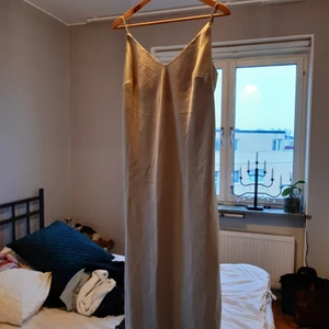 Klänning, H&M, Strl M  - Klänning, lös passform, beige/grön, Strl M 