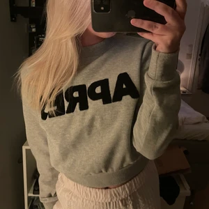 Tröja - En lite kortare sweatshirt från Bik bok. Storlek S❤️‍🔥❤️‍🔥