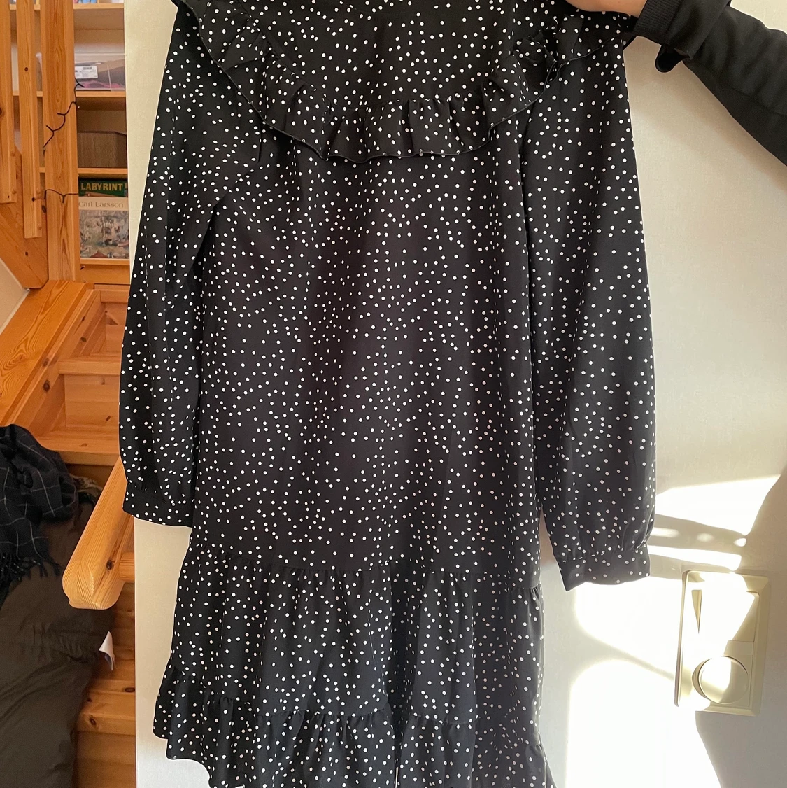 Långärmad prickig klänning - 90