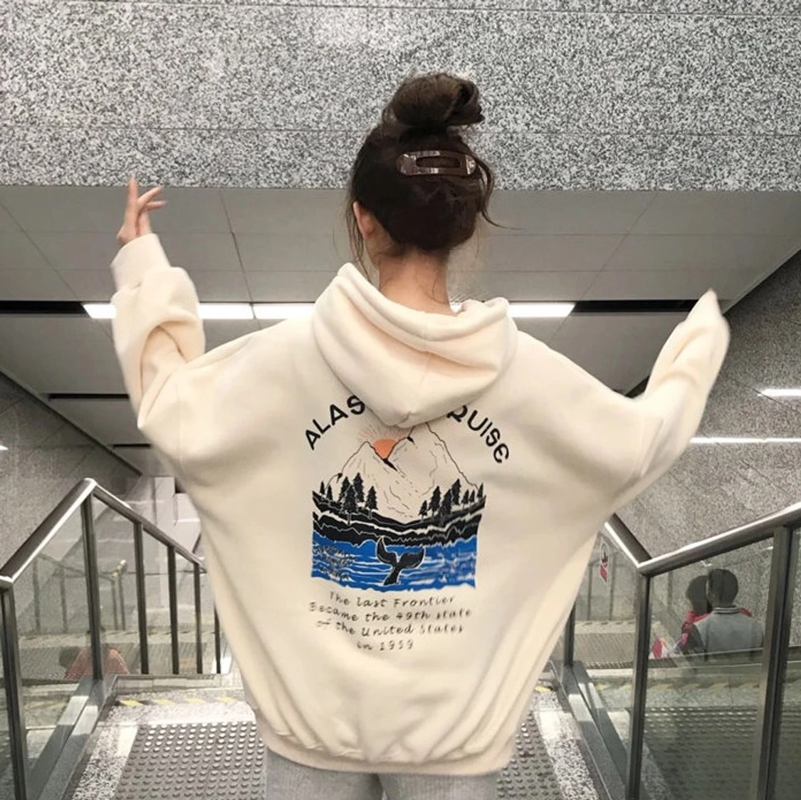 Beige Hoodie med Tryck