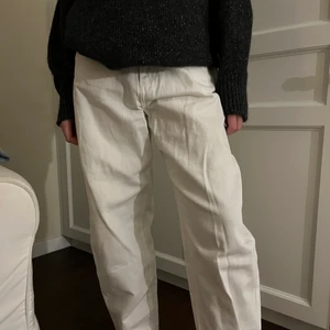 Baggy Jeans🤍 - Jättesköna Baggy Jeans i mjukt material🤍🌤🌤 Aldrig använda då de var för stora, alltså i nyskick! Kommer från Gina Tricot och är i storlek 36🙏🙏