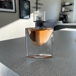 Lancôme  - Parfym från lancôme använd två gånger 