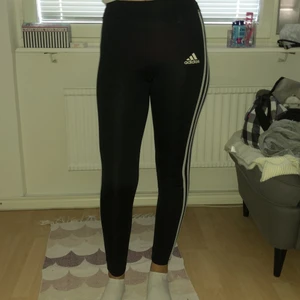 Storlek: xs-s - Ett par Adidasbyxor ♡ 