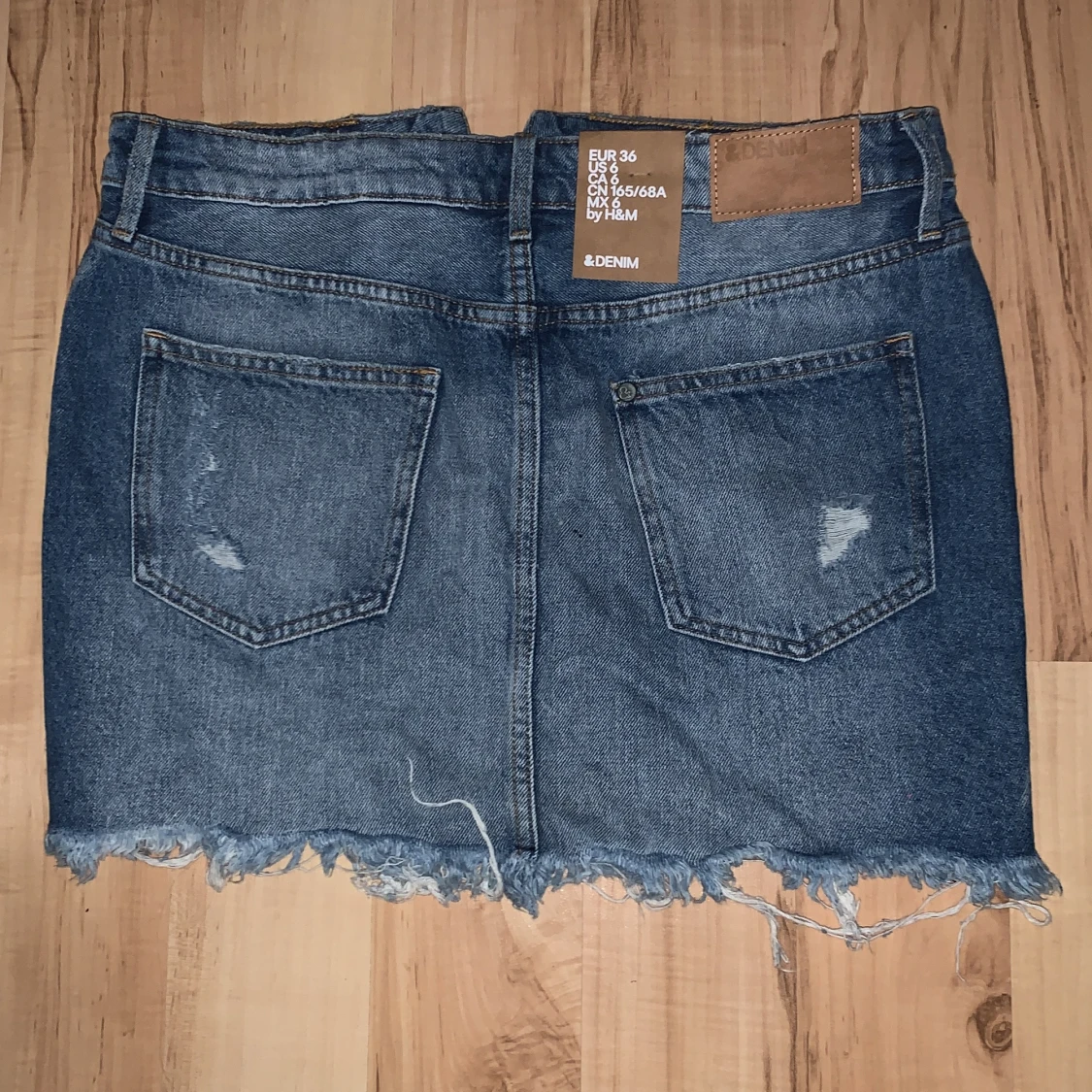 Kjol i storlek 36  - 90