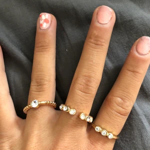 Ringar - Tre super snygga guld ringar! Aldrig använt och inte äkta guld! + frakt 