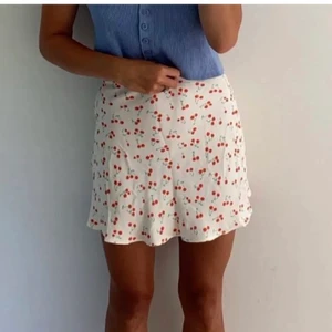 Kjol från zara! - Super söt kjol ifrån Zara! Oandvänd 