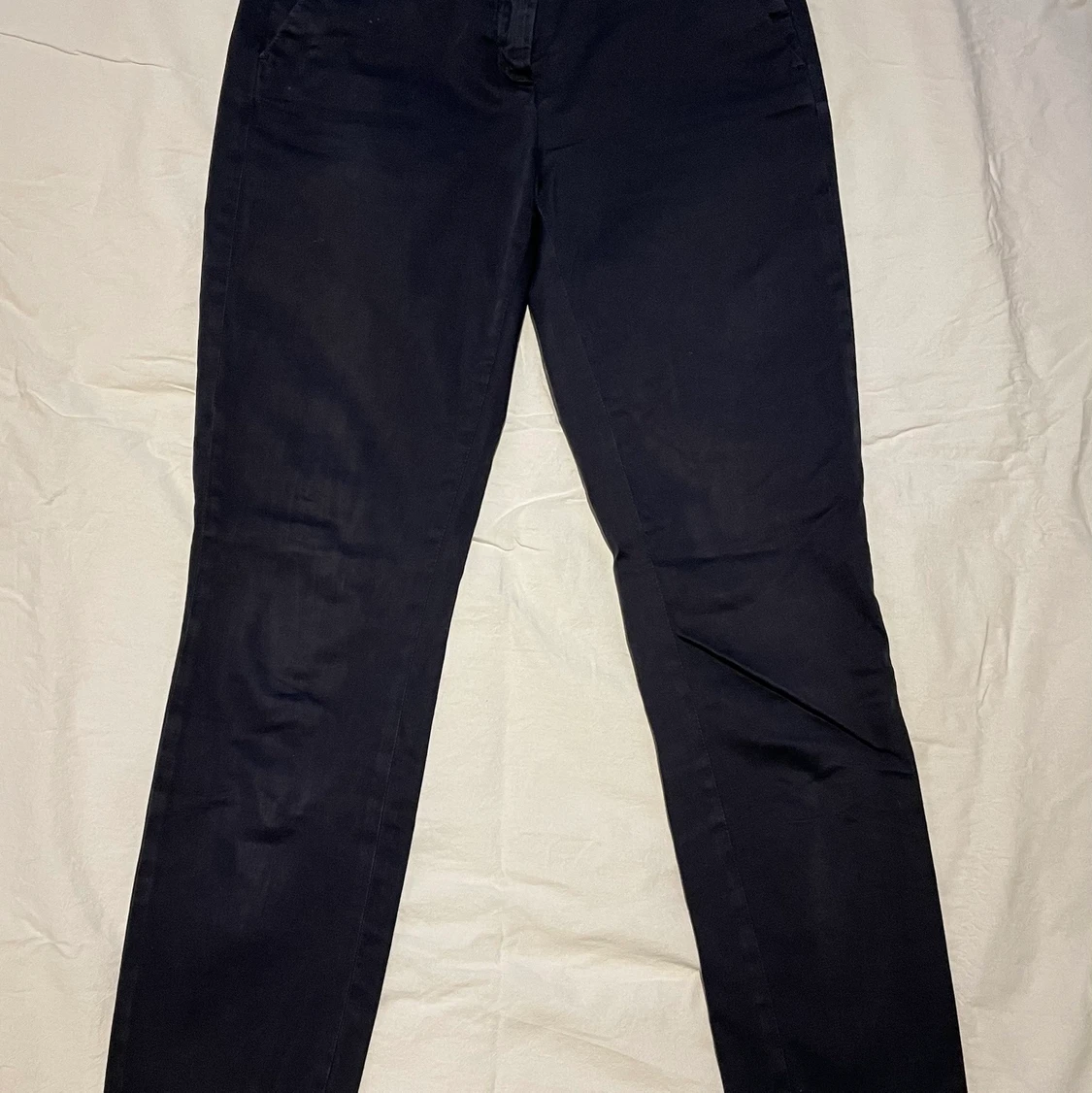 Mörkblåa kostymbyxor  - 90