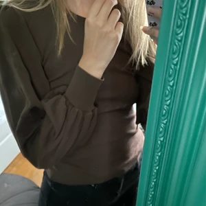 Brun tröja - Väldigt fin tröja med en underbar brun färg. Tröjan är i storlek M.