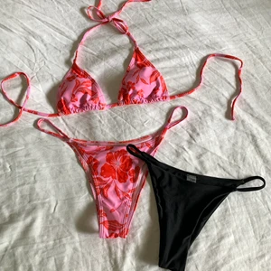 Bikini - Helt ny bikini + underdel, endast testad en gång! Rosa är i S och svarta är i XS men skulle säga att båda passar XS/S 💓 Rosa för 80 kr och svarta för 30 kr eller båda för 100 kr!