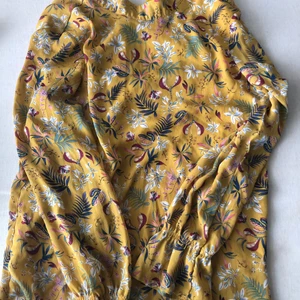 Blus med Djungelmöster - Köpte ungefär 2 månader sen ( inte använt ) . Storlek S . Från Vera Moda . Kan hämtas I Malmö . För mer frågor har jag DM öppen :)