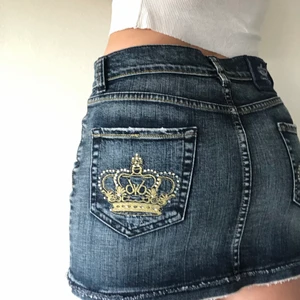 DRÖM MINIKJOLEN VICTORIA BECKHAM - Super snygg minikjol från y2k queen herself VICTORIA BECKHAM ✨✨✨