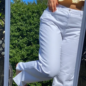 Nakd jeans - Oanvända, passar 38 men är storlek 40. Säljer då de är för stora för mig. Från nakd. Har slits 