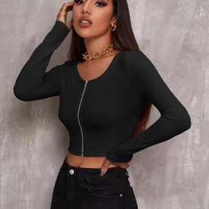 Topp - Säljer denna topp från shein i storlek XS säljer den för 90kr då ja använt den 1 gång eftersom ja passade inte i den❤️