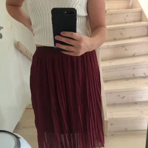 Kjol - En röd kjol från nakd i storlek M. Köparen står för frakten💖