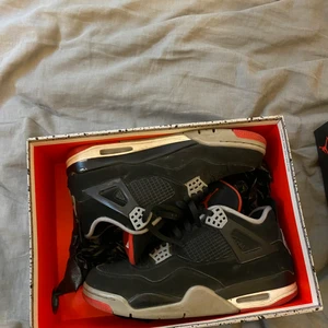 Air jordan 4 retro - Håller bra, inga sulor