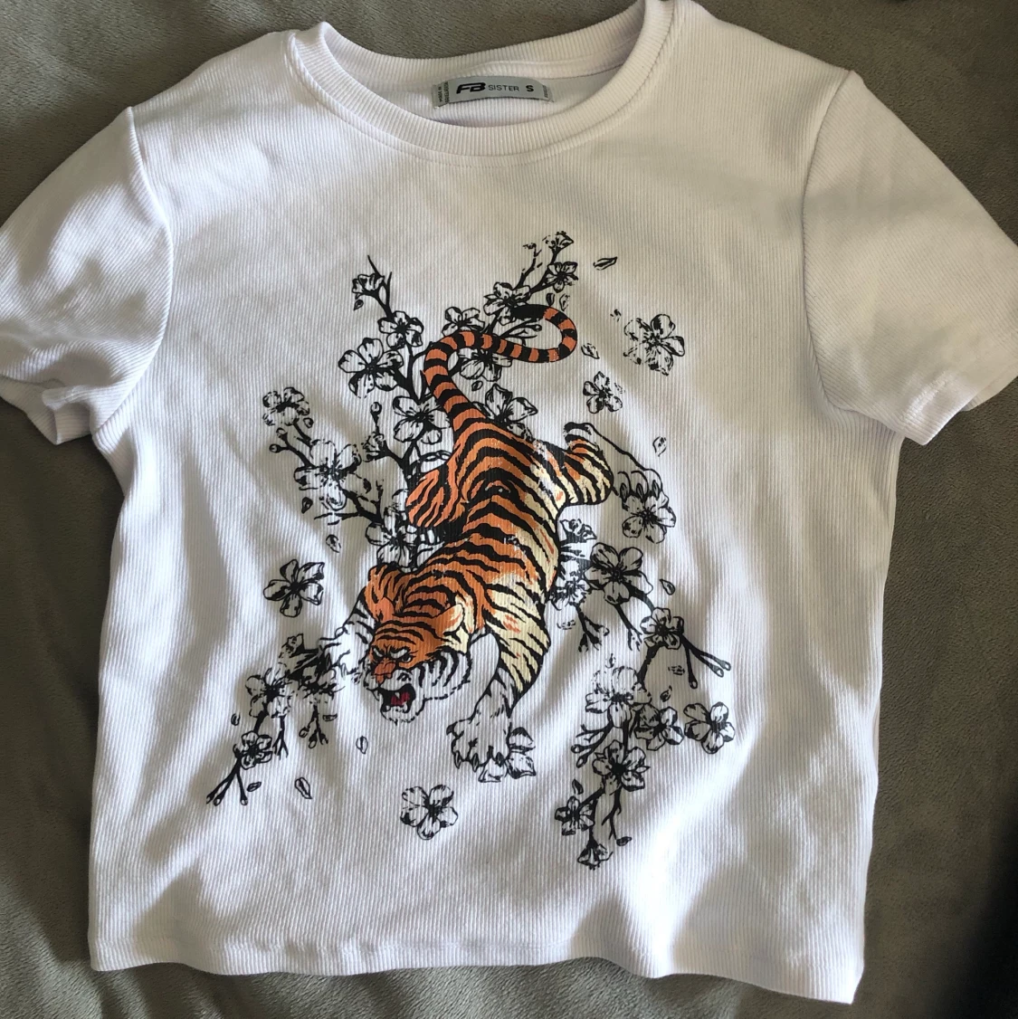 Vit T-shirt med tryck  - 90