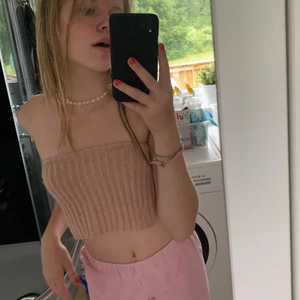 Tank top  - Super fin liten topp perfekt för sommaren🌸 säljer då den är lite stor på mig💕