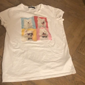 T-shirt  - Jag säljer denna roliga t-shirten för endast 20kr, köparen står för frakten. Den är i storlek S och jag säljer den eftersom den inte är i min stil🤷‍♀️ har använt den 1 gång tidigare. 