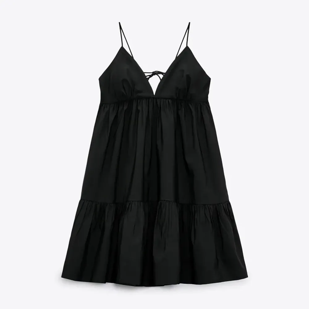 INTRESSEKOLL! är lite fundersam om jag vill sälja denna klänning men om jag får ett bra pris så säljer jag den💕 hör av dig om du är intresserad💕. Klänningar.