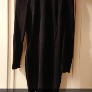 Klänning - Klänning med långa armar. 