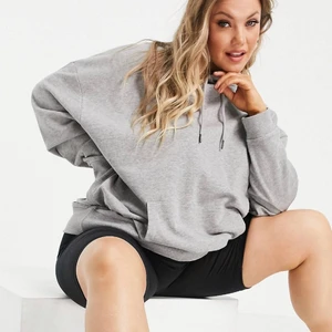 Grå Hoodie - Gråmelerad super oversized hoodie i boyfriend-modell av ekologisk bomull. Använd ca 2 gånger så hoodien är som ny:) (flytt pågår därav inga egna bilder)