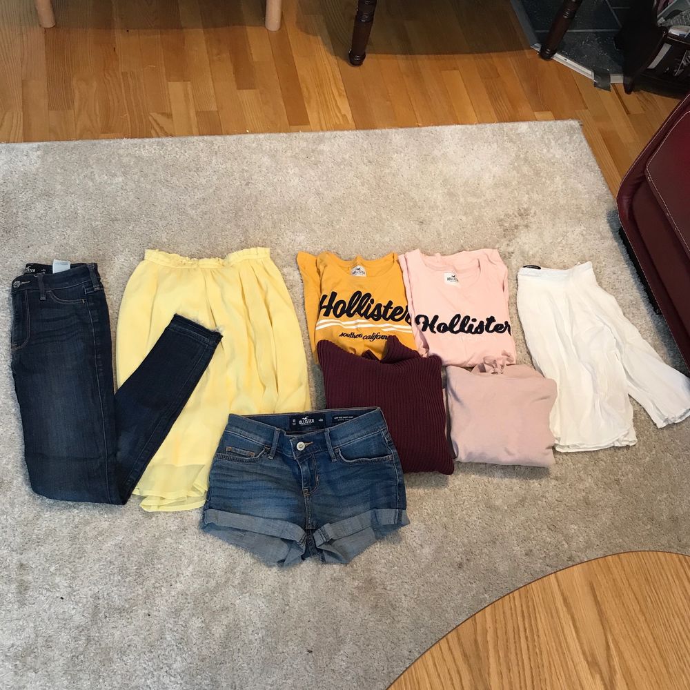 8 plagg i fint skick som jag säljer i ett klädpaket, då de inte kommer till anspänning🥰innehåller kläder från bland annat Hollister, ginatricot och H&M. Tveka inte, meddela mig gärna vid frågor eller fler bilder💞frakt tillkommer om man inte vill hämta i Täby. . Tröjor & Koftor.