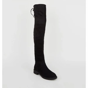 Over knee boots  - Supersnygga over the knee boots från New Look köpta på Zalando för 399 kr. Endast använda två gånger så de är i nyskick! Säljes pga att de ej kommer till användning 🌸✨