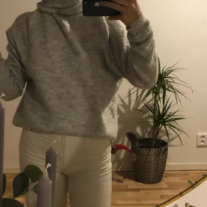 Okänt märke  - Vet tyvärr inte vart tröjan är köpt men jag misstänker att den är från HM.