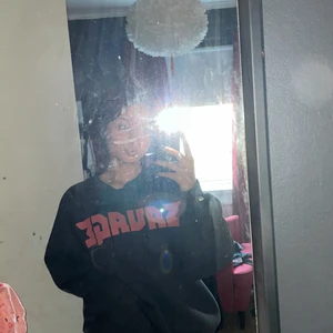 Oversized tröja - Säljer denna sköna tröjan då jag inte använder den. Den är precis som ny, köpte den på Gina för 399kr om jag inte minns fel. Den är verkligen jätte skön i materialet 