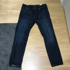 Jack and Jones Jeans  - Säljer dessa Jack and Jones jeansen, använt kanske 5gånger annars har de bara legat i byrån, Köpte för 700kr storlek 31/30
