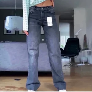 Jeans - Säljer dessa snygga jeans från zara pågrund av att dom aldrig kommer till användning! (Lånade bilder) om många intresserade blir det budgivning 