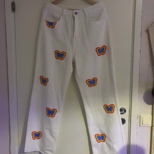 Jeans - Oanvända endast provade de satt lite tajt skulle nog passa på en M 