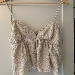 Zara linne  - Säljer det här populära linnet från Zara då jag redan har ett liknande!🤍🤍 Köpare står för frakt 