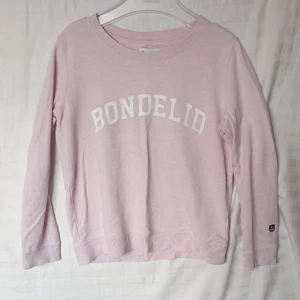 Ljusrosa BONDELID sweatshirt  - Ljusrosa sweatshirt från Bondelid köpt från MQ (MARQET)💗 Bokstäverna har lite damm på sig (bild 2) 😊  Använd, men i bra skick. Nypris: 499kr