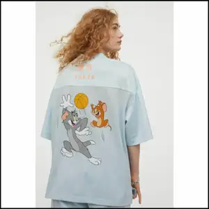 Tom & Jerry oversize T-shirt i trikå och tät mesh.  Aldrig använts. Storlek S. Fraktkostnad tillkommer. 💗✨