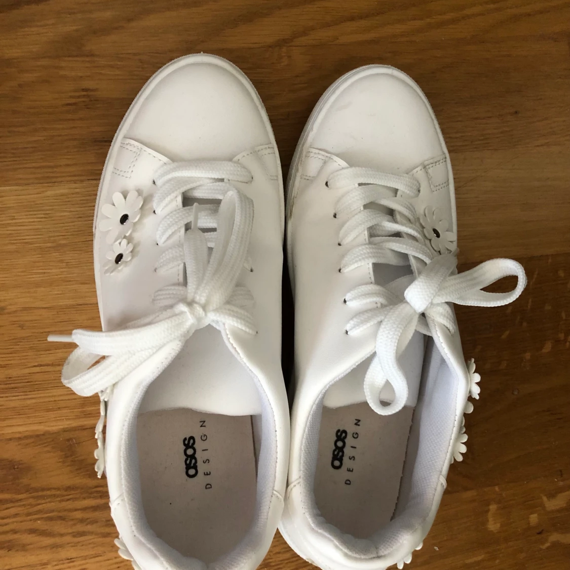 Blommiga ASOS Design sneakers 🤍 - 90